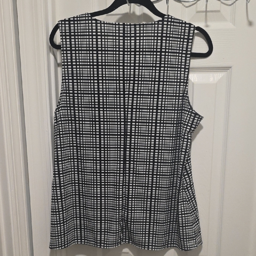 Ann Taylor Black and White Plaid Sleeveless Blouse - Picture 3 of 16